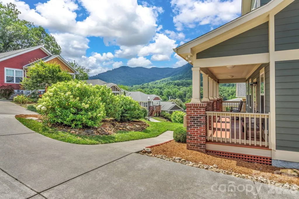 18 Byrdcliffe Lane Asheville NC 28805