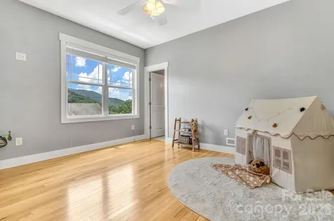 18 Byrdcliffe Lane Asheville NC 28805