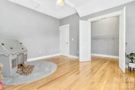 18 Byrdcliffe Lane Asheville NC 28805