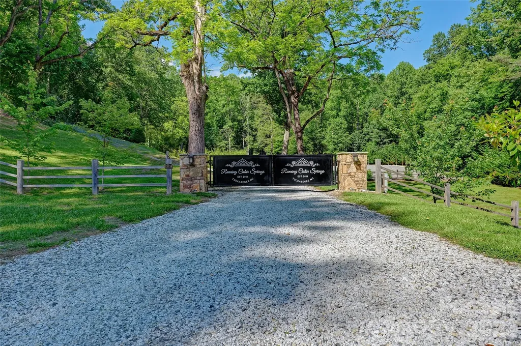 4017 Canada Road Tuckasegee NC 28783
