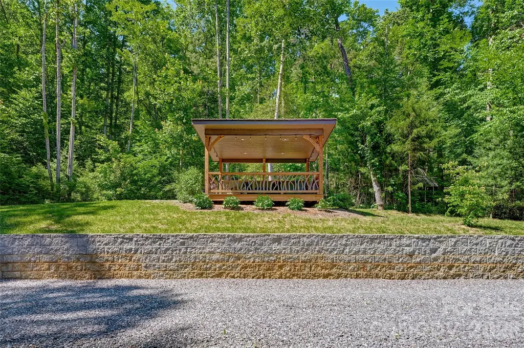 4017 Canada Road Tuckasegee NC 28783