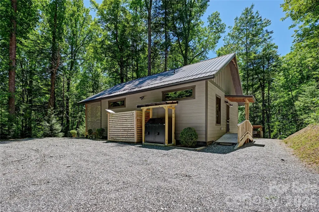 4017 Canada Road Tuckasegee NC 28783