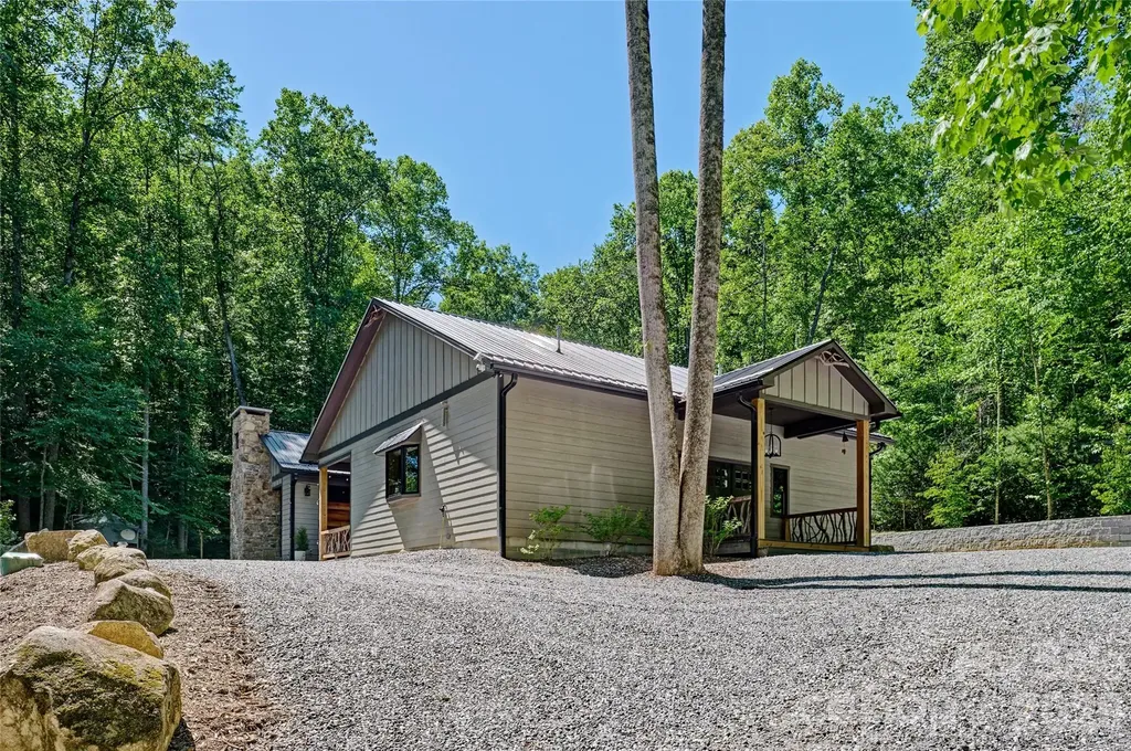 4017 Canada Road Tuckasegee NC 28783