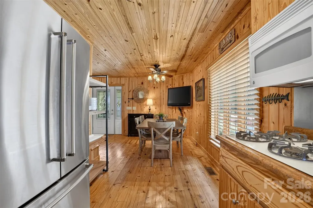108 Beach Drive New London NC 28127