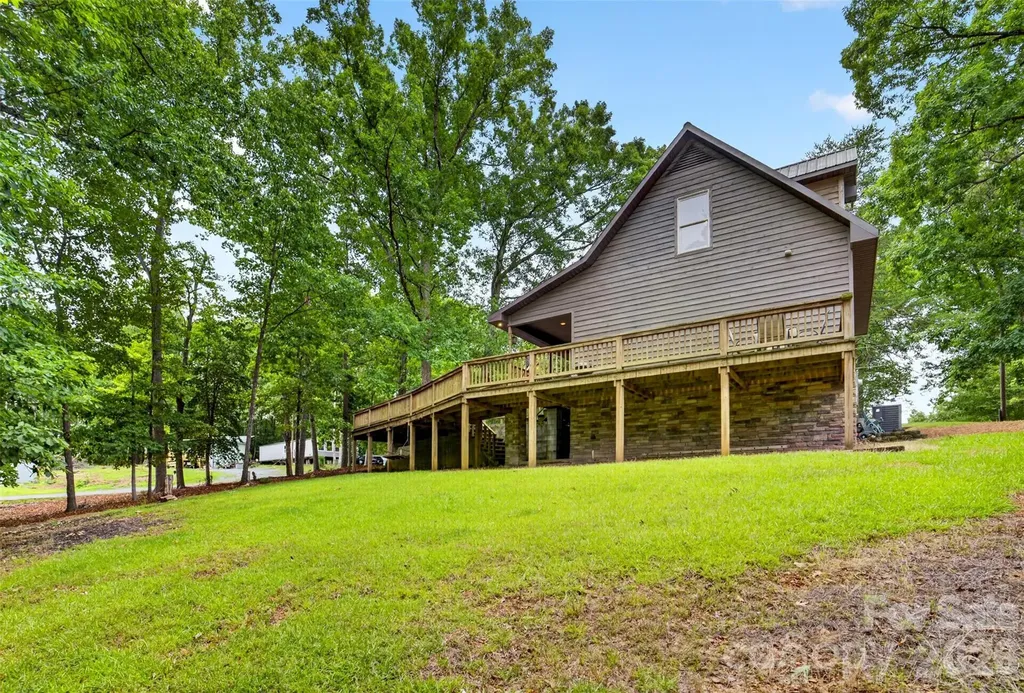 108 Beach Drive New London NC 28127