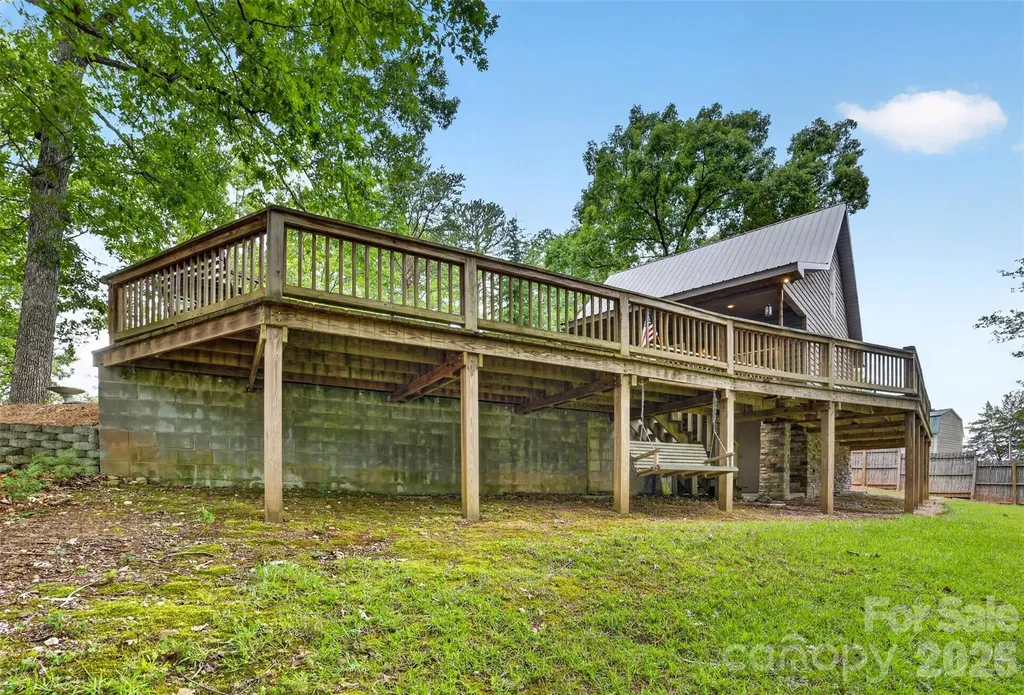 108 Beach Drive New London NC 28127