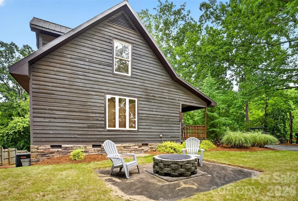 108 Beach Drive New London NC 28127
