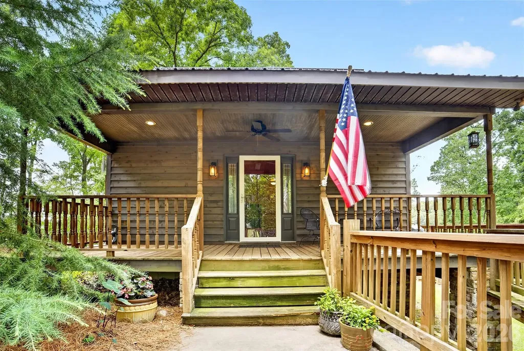 108 Beach Drive New London NC 28127