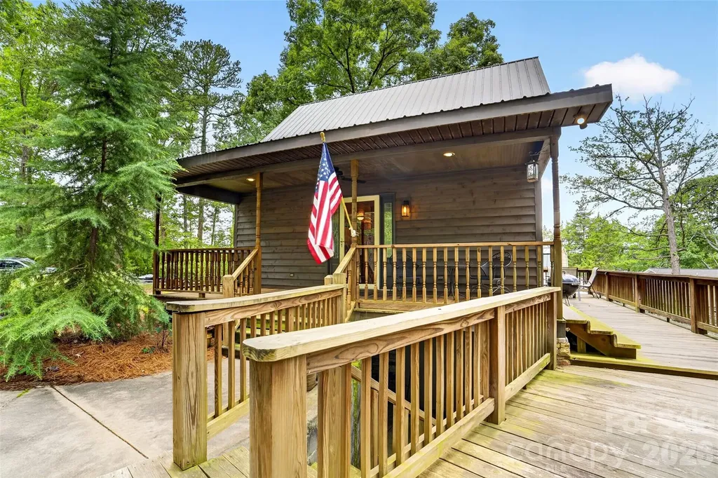108 Beach Drive New London NC 28127