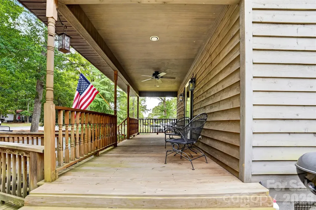 108 Beach Drive New London NC 28127