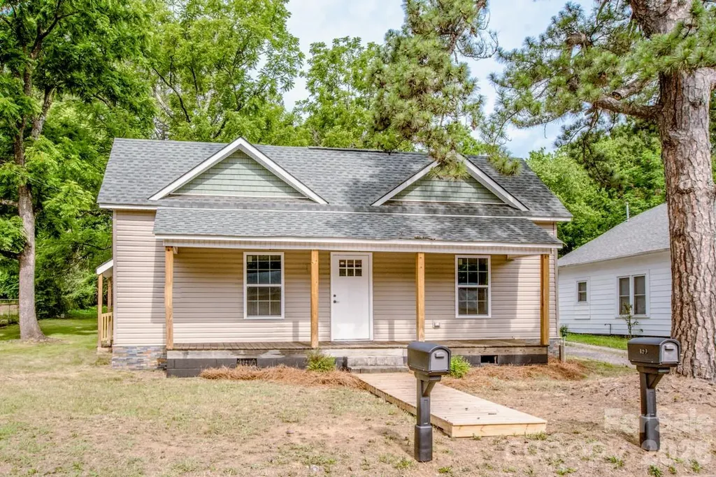 421 N Oakland Avenue Statesville NC 28677