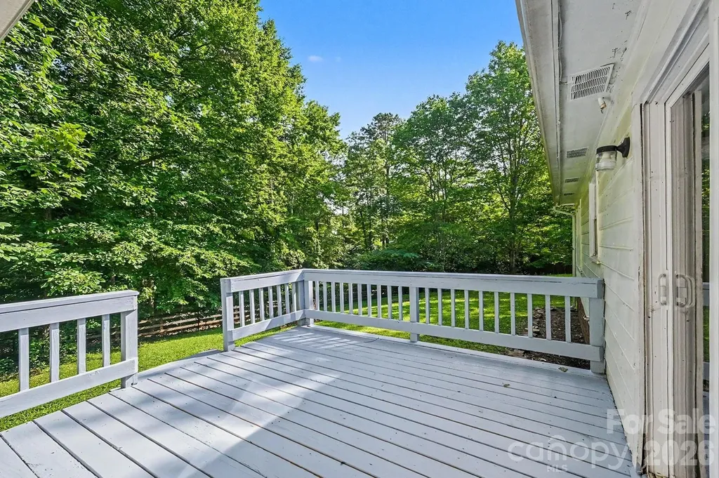 6804 Streamside Drive Charlotte NC 28212