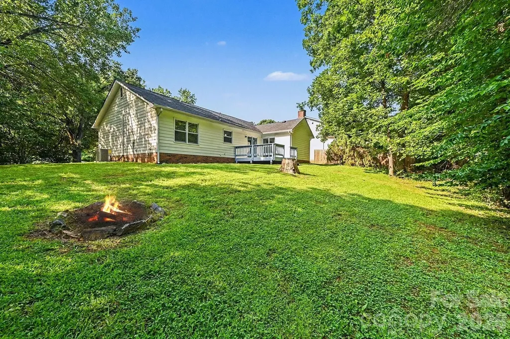6804 Streamside Drive Charlotte NC 28212