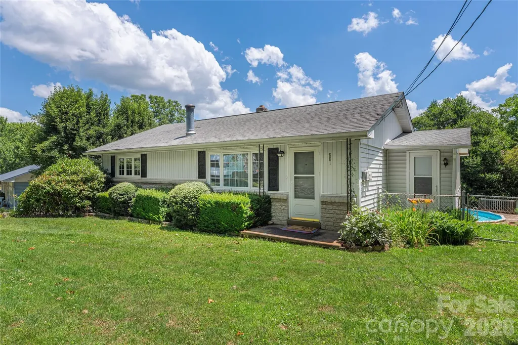 881 Mulberry Street Clyde NC 28721