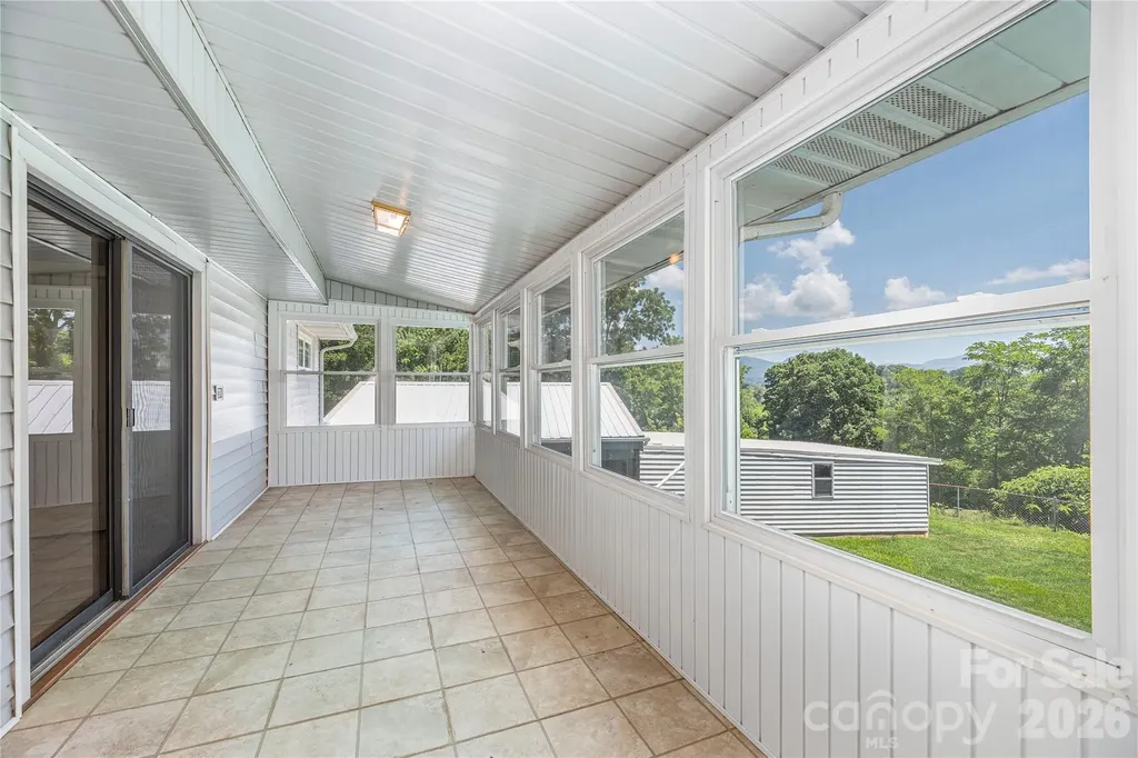 881 Mulberry Street Clyde NC 28721