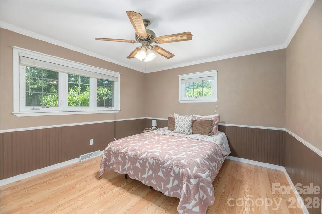 881 Mulberry Street Clyde NC 28721
