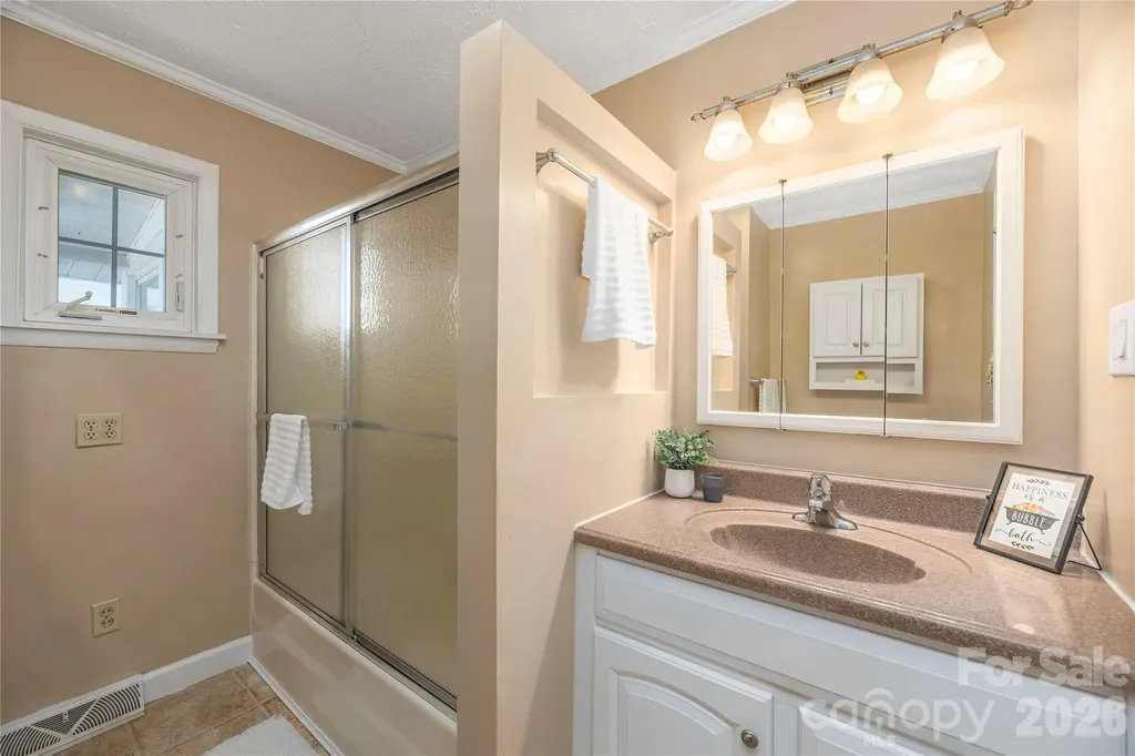 881 Mulberry Street Clyde NC 28721