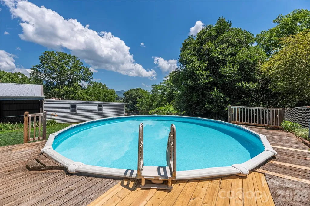 881 Mulberry Street Clyde NC 28721