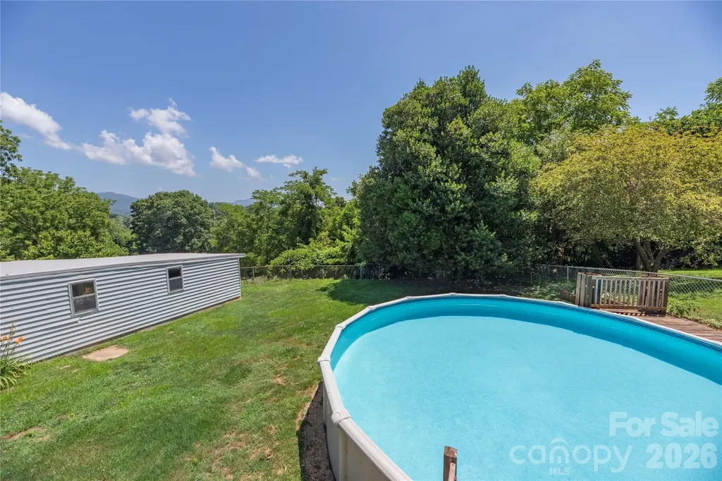 881 Mulberry Street Clyde NC 28721
