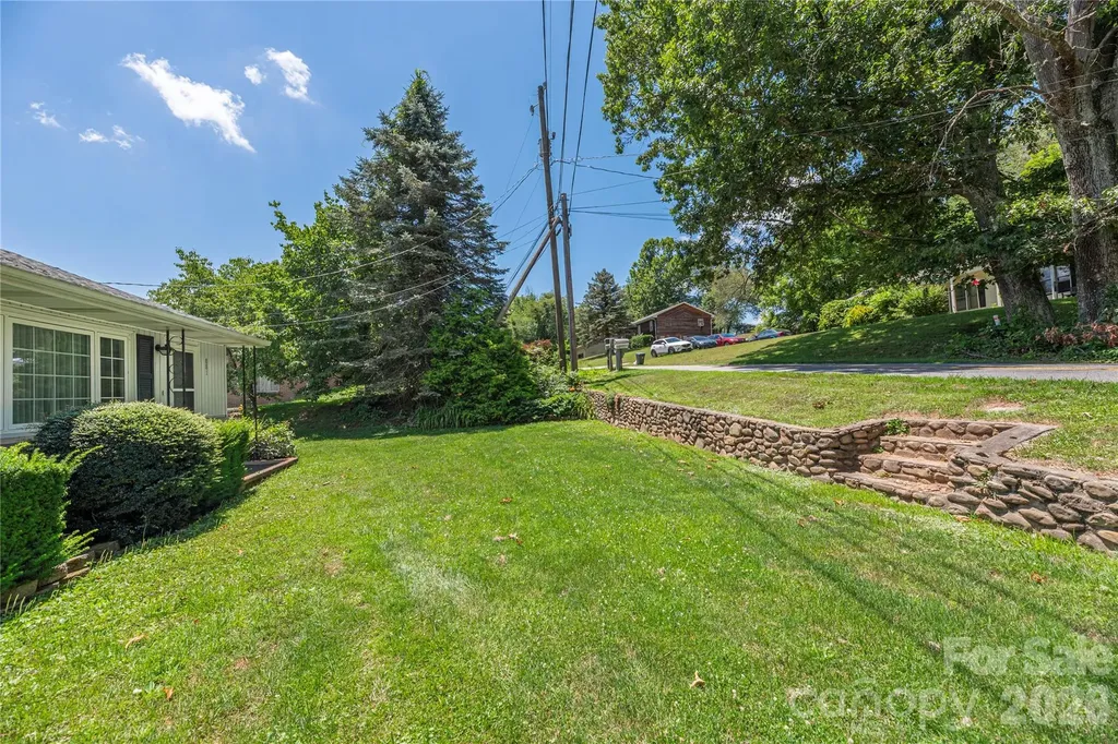 881 Mulberry Street Clyde NC 28721