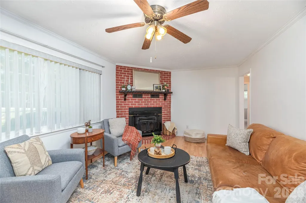 881 Mulberry Street Clyde NC 28721