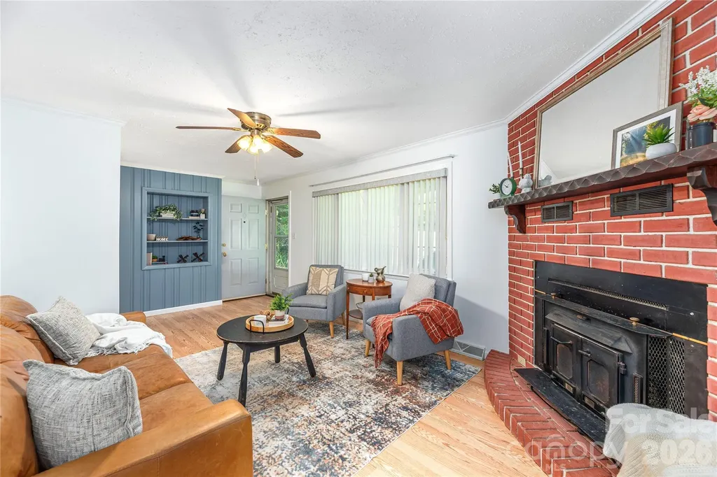 881 Mulberry Street Clyde NC 28721