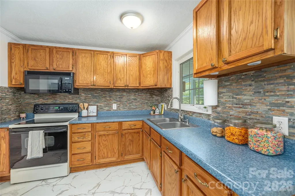 881 Mulberry Street Clyde NC 28721