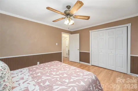 881 Mulberry Street Clyde NC 28721