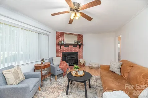 881 Mulberry Street Clyde NC 28721