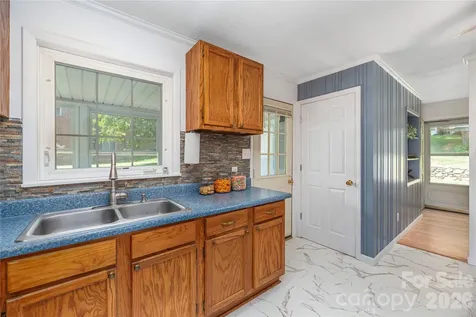 881 Mulberry Street Clyde NC 28721