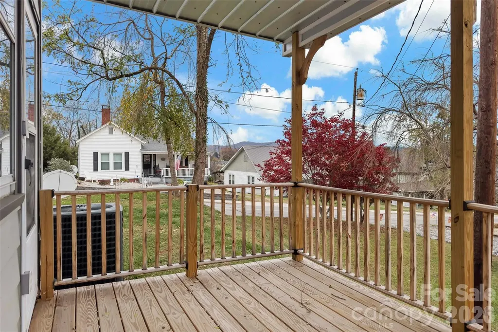 141 N Madison Street Marion NC 28752