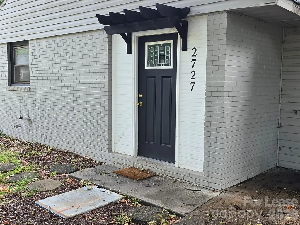 2727 Englehardt Street Charlotte NC 28216