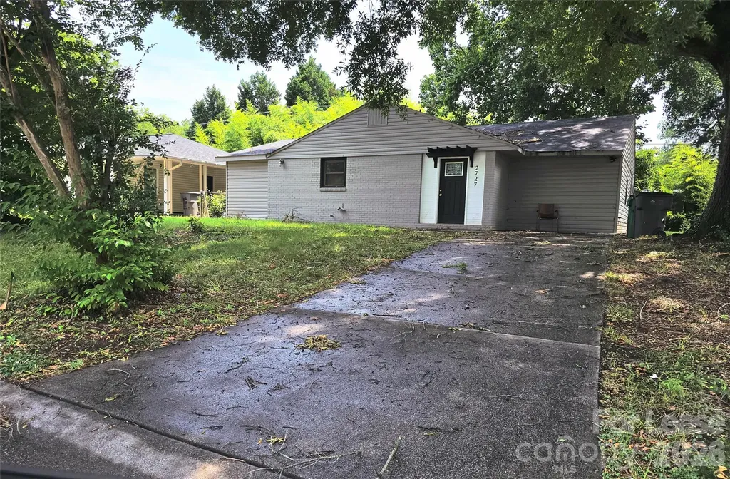 2727 Englehardt Street Charlotte NC 28216