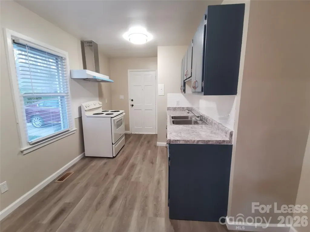 1932 Holly Street Charlotte NC 28216