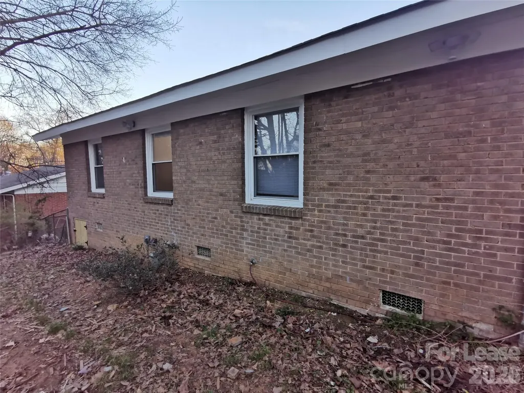 1932 Holly Street Charlotte NC 28216