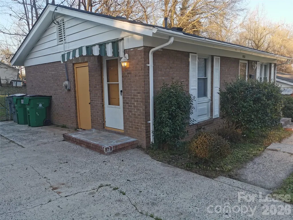 1932 Holly Street Charlotte NC 28216
