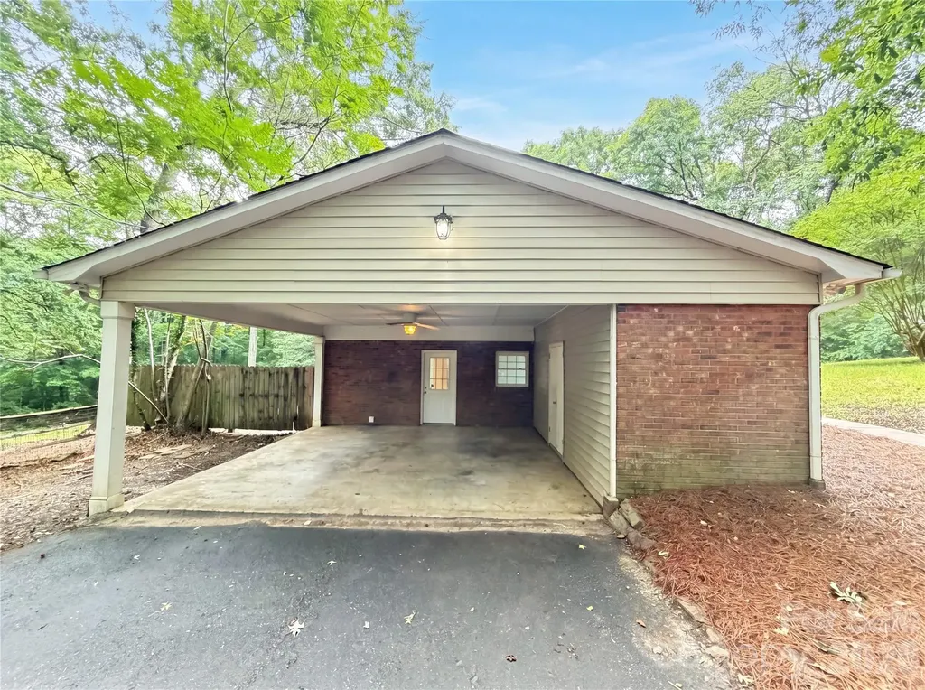 2200 Fair Forest Drive Matthews NC 28105