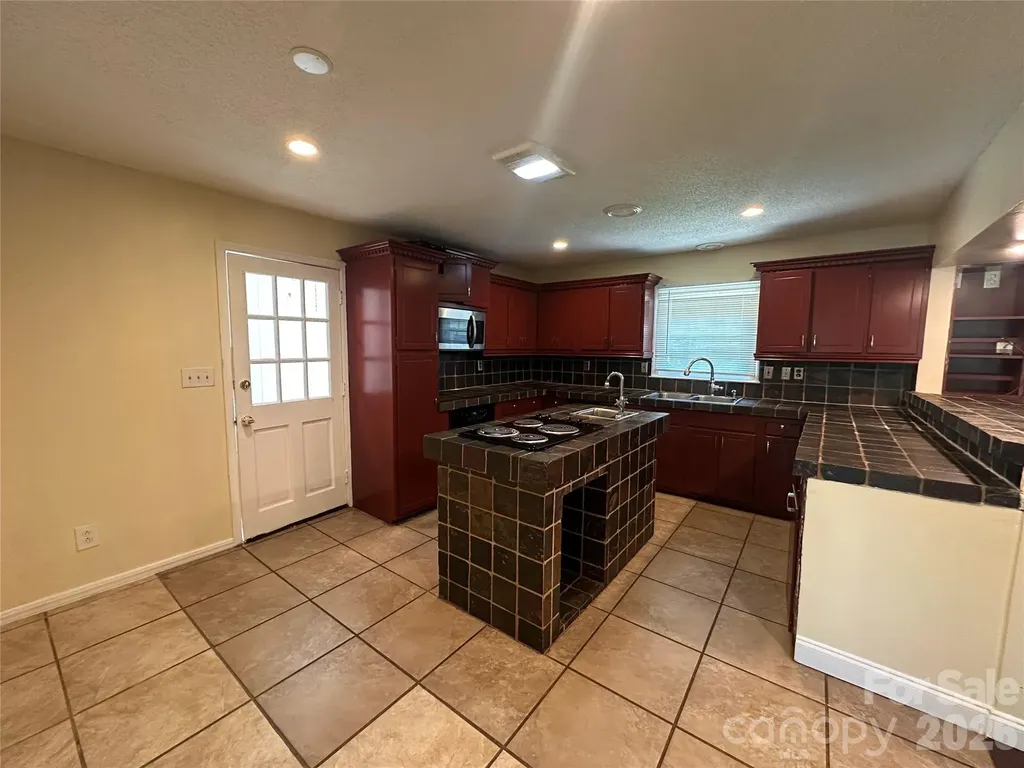 5836 Lebanon Road Charlotte NC 28227