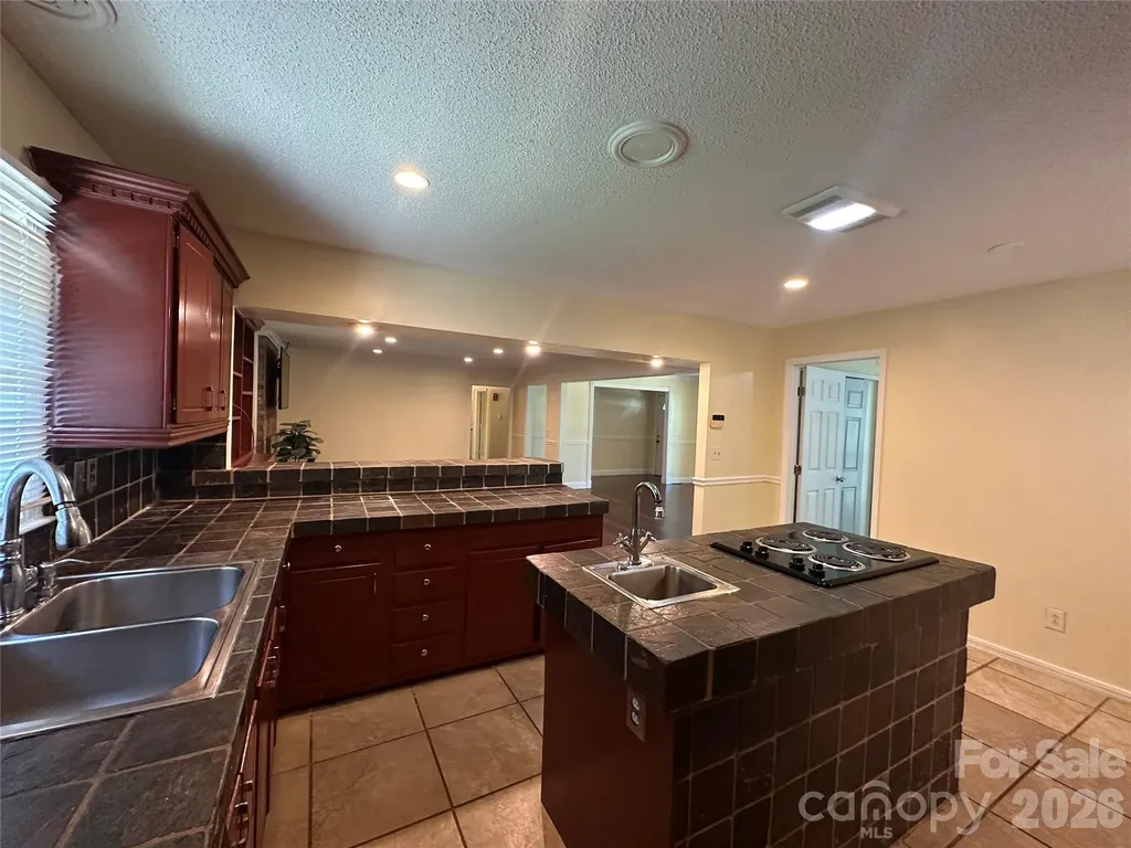 5836 Lebanon Road Charlotte NC 28227