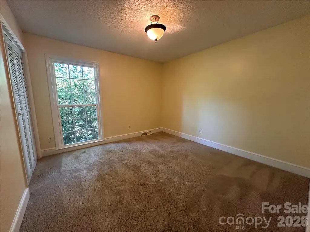 5836 Lebanon Road Charlotte NC 28227