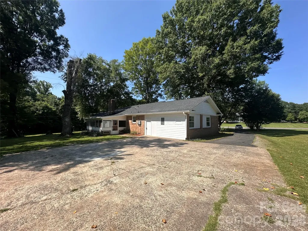 5836 Lebanon Road Charlotte NC 28227