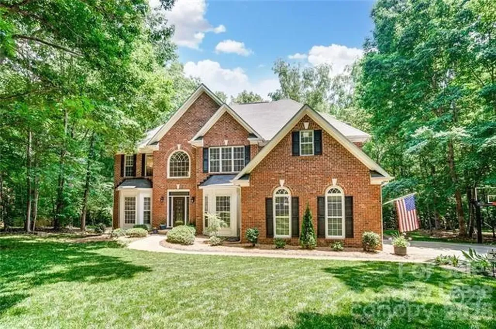 6025 Oakridge Court Matthews NC 28104