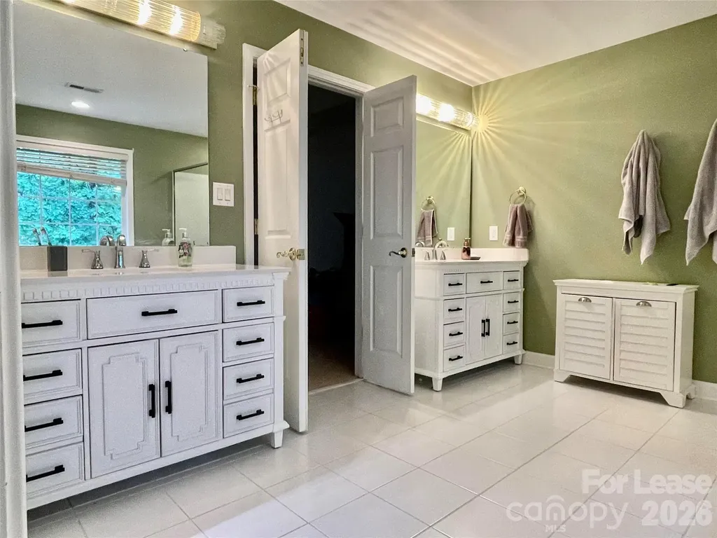 6025 Oakridge Court Matthews NC 28104