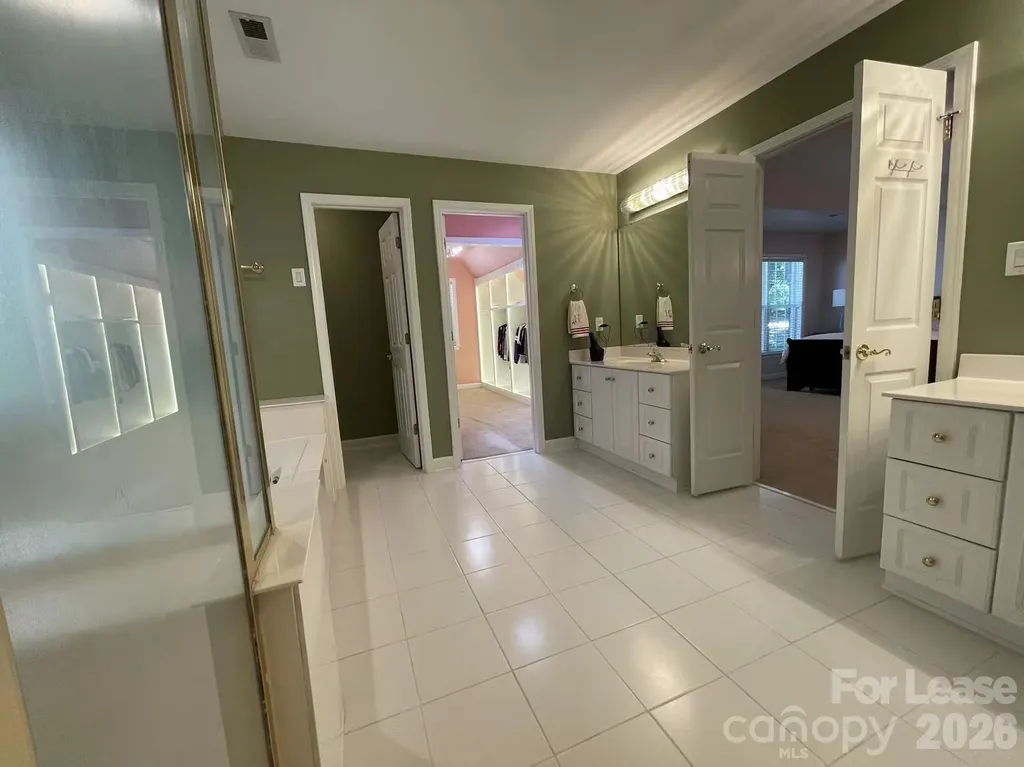 6025 Oakridge Court Matthews NC 28104