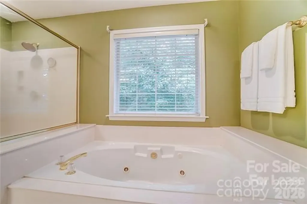 6025 Oakridge Court Matthews NC 28104
