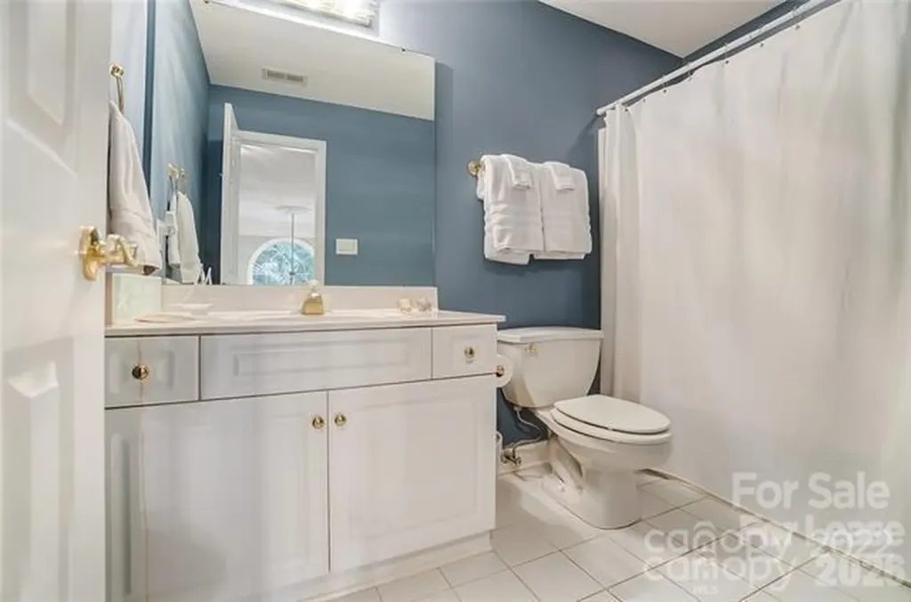 6025 Oakridge Court Matthews NC 28104