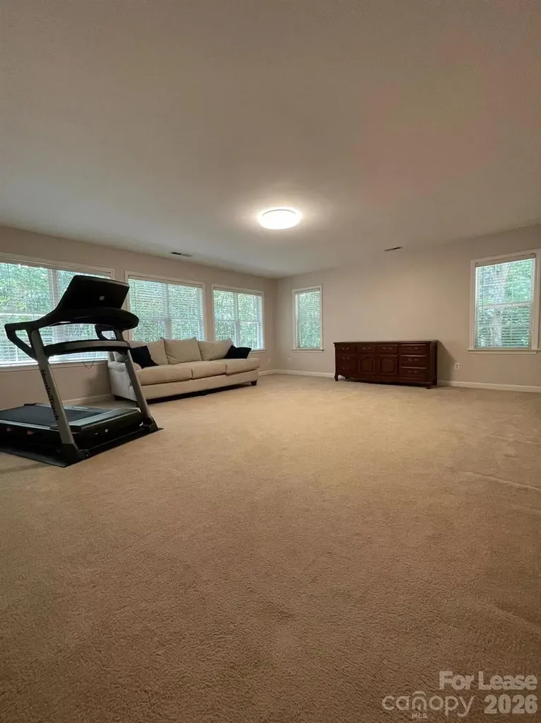 6025 Oakridge Court Matthews NC 28104