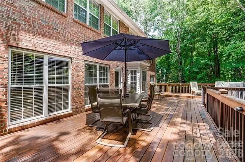 6025 Oakridge Court Matthews NC 28104