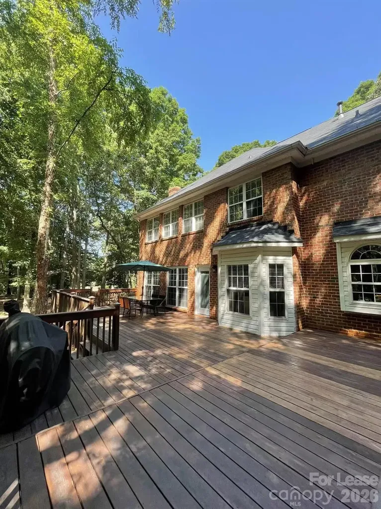 6025 Oakridge Court Matthews NC 28104