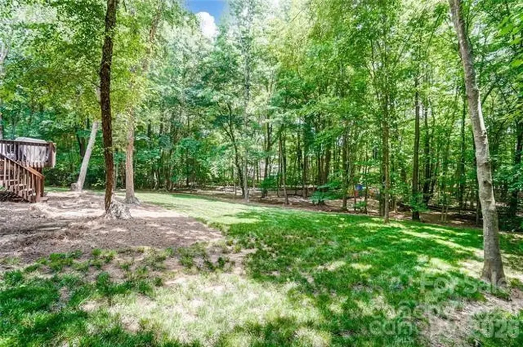 6025 Oakridge Court Matthews NC 28104